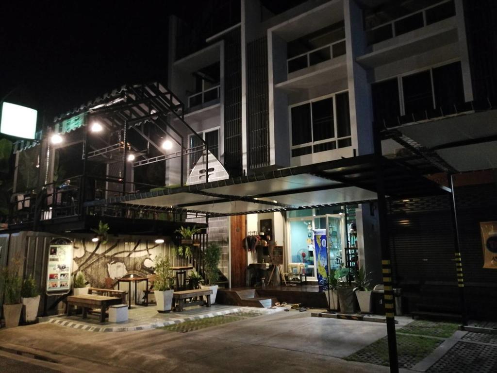 White Monkey Guesthouse Phetchaburi Buitenkant foto